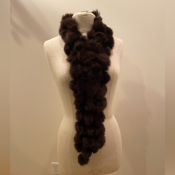 Pom Pom Brown Fur Scarf / Size 6 W x 56 L - Picture 2 of 7
